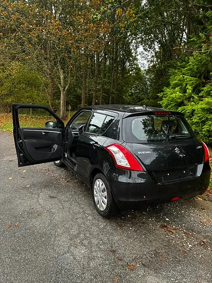 Suzuki Swift 2010 photo 3