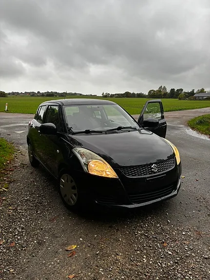 Suzuki Swift 2010 photo 2