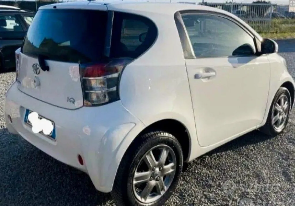 Toyota Iq 2011 photo 2