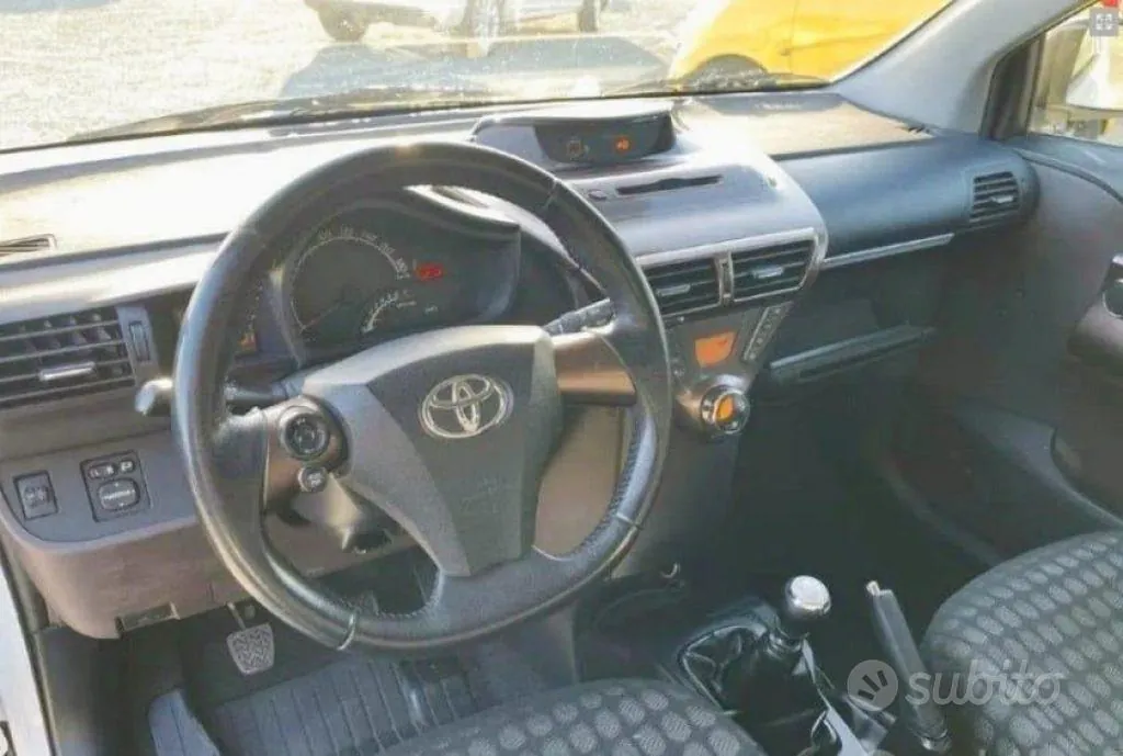 Toyota Iq 2011 photo 5