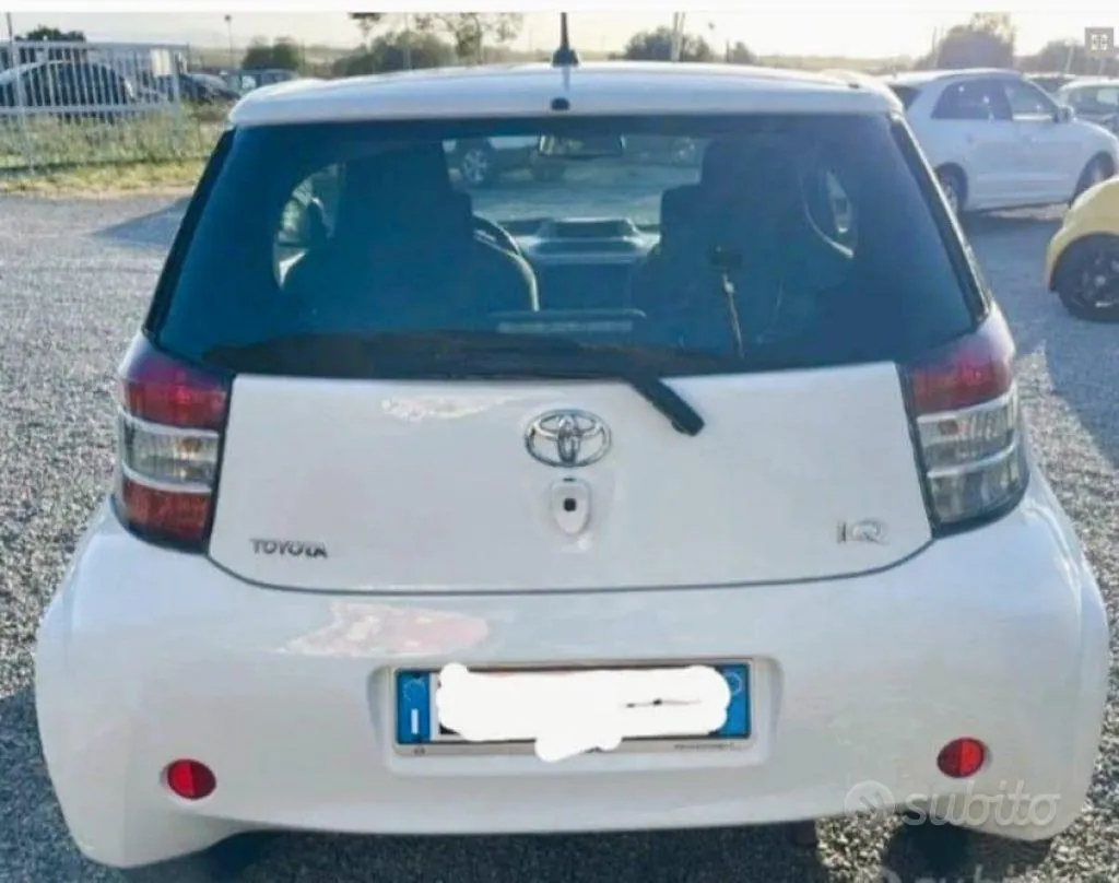 Toyota Iq 2011 photo 3