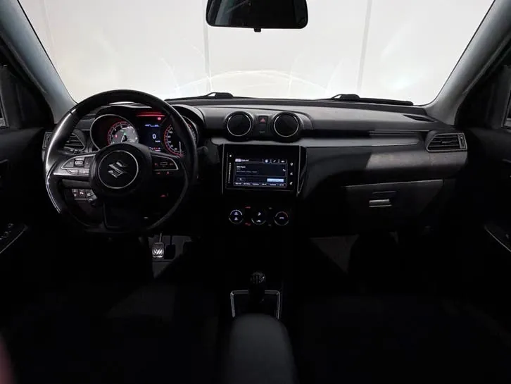 Suzuki Swift 2021 photo 2