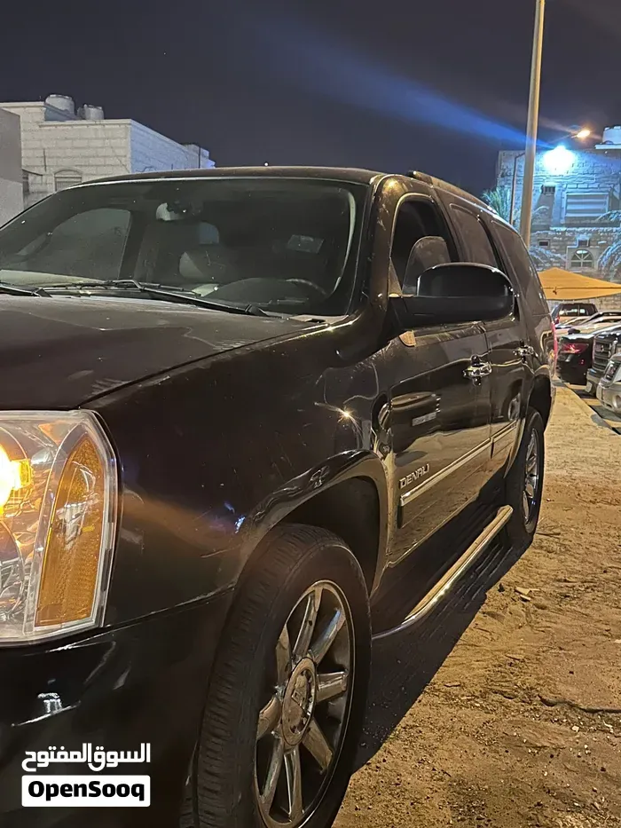 GMC Yukon Denali 2010 photo 3