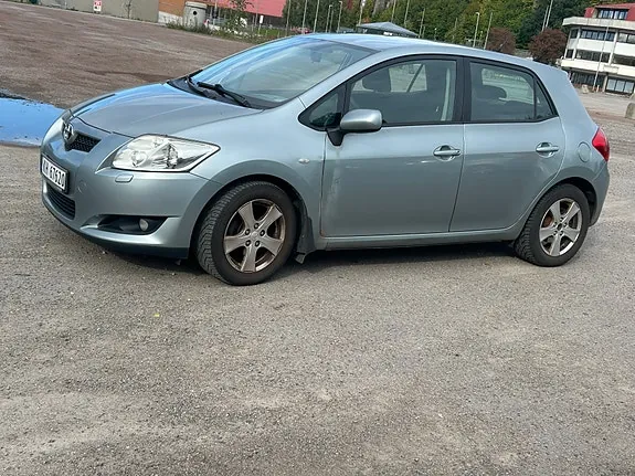 Toyota Auris 2010 photo 5