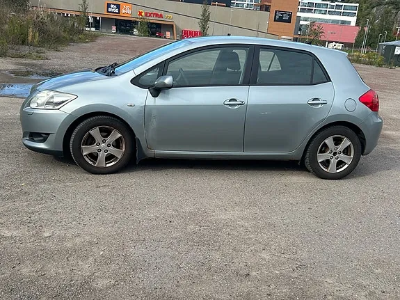 Toyota Auris 2010 photo 3