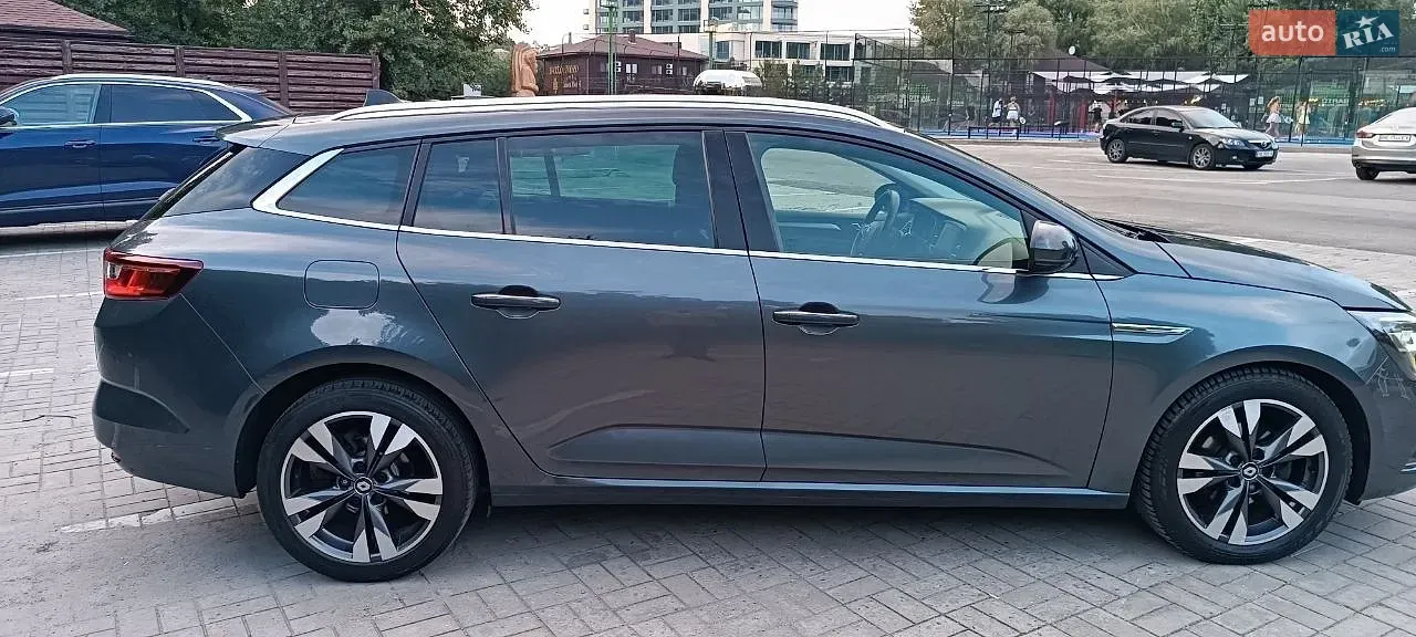 Renault Megane 2019 photo 2