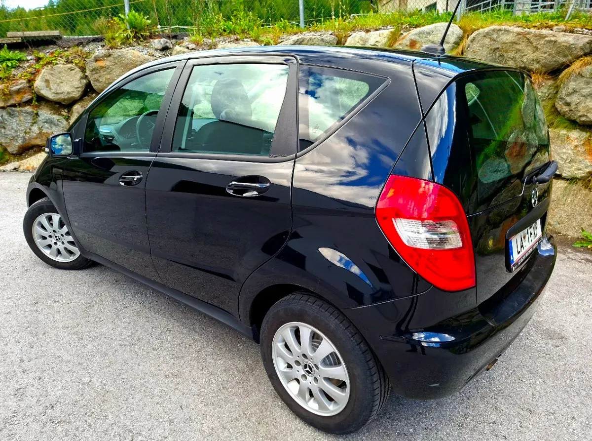 Mercedes-Benz A-Class 2010 photo 3