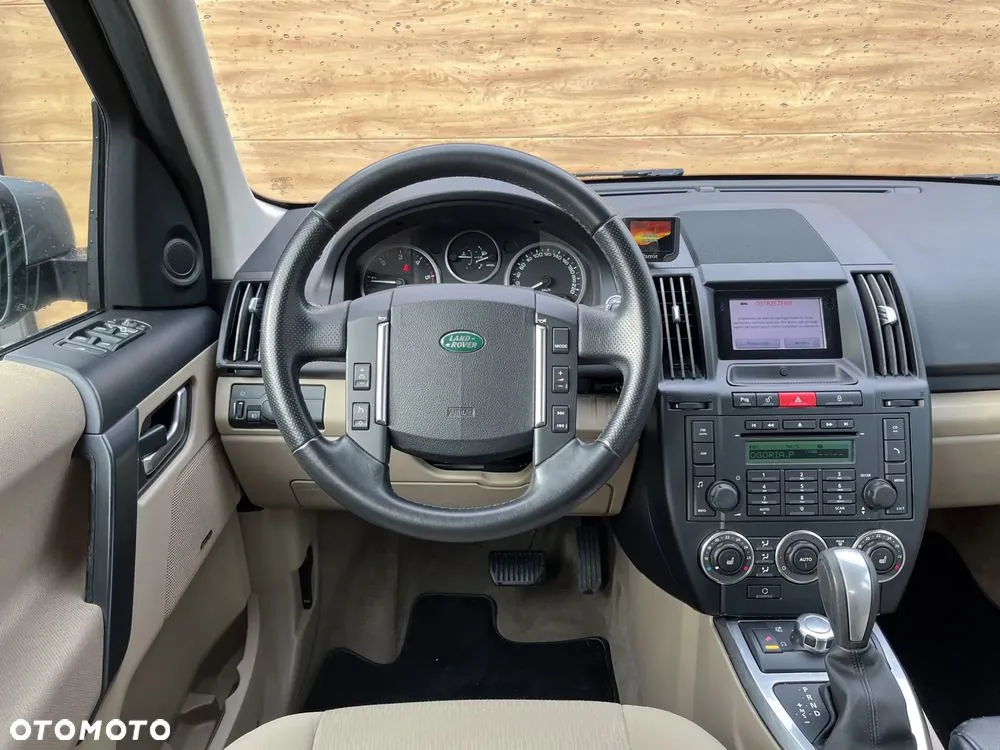 Land Rover Freelander 2011 photo 3