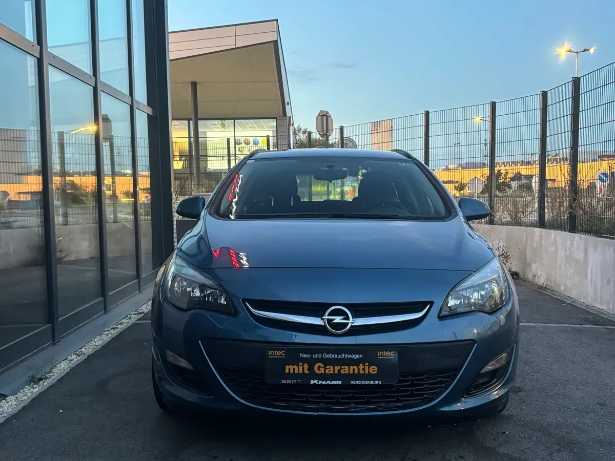 Opel Astra 2015 photo 2