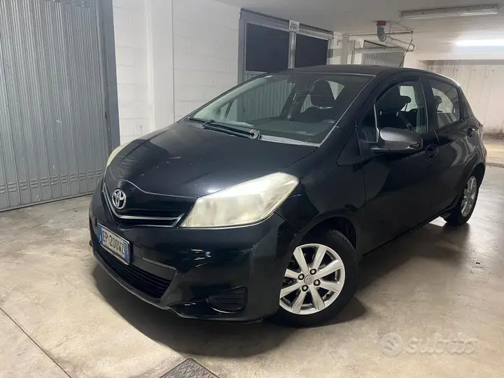 Toyota Yaris 2013 photo 2