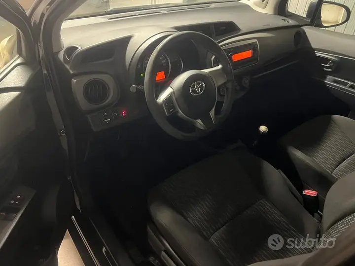 Toyota Yaris 2013 photo 5
