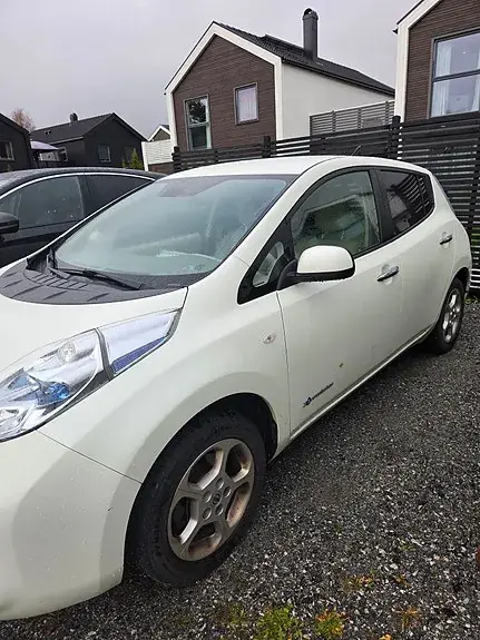 Nissan Leaf 2013 photo 2