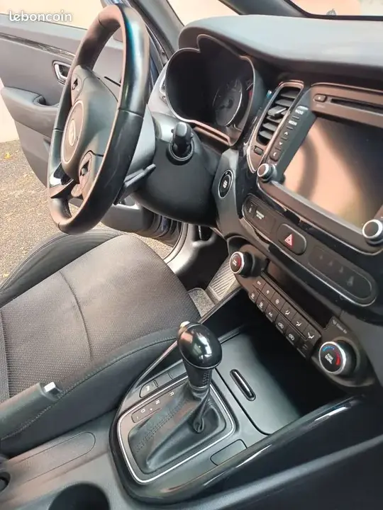 Kia Carens 2015 photo 3