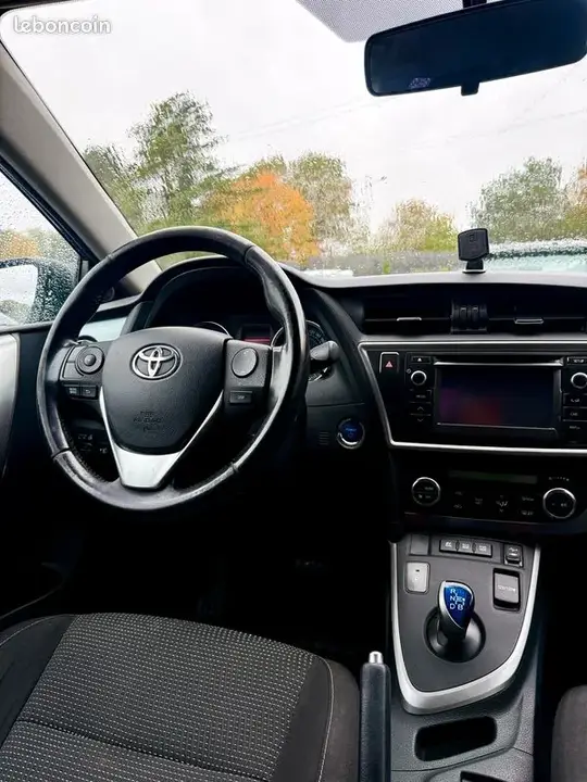 Toyota Auris 2013 photo 2