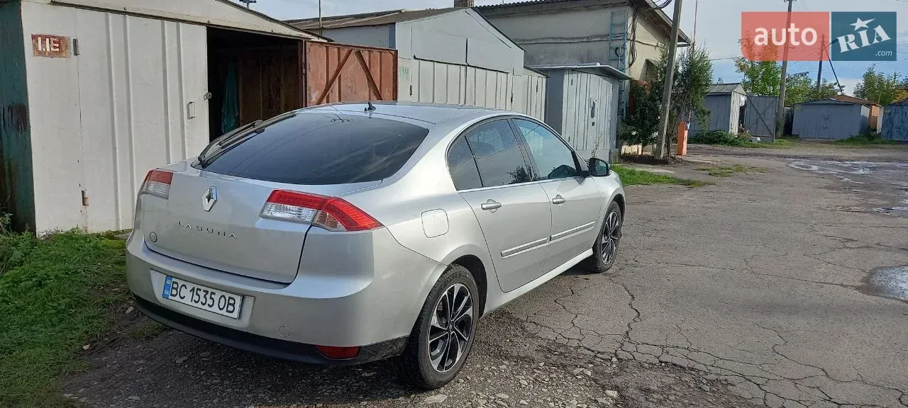 Renault Laguna 2009 photo 2