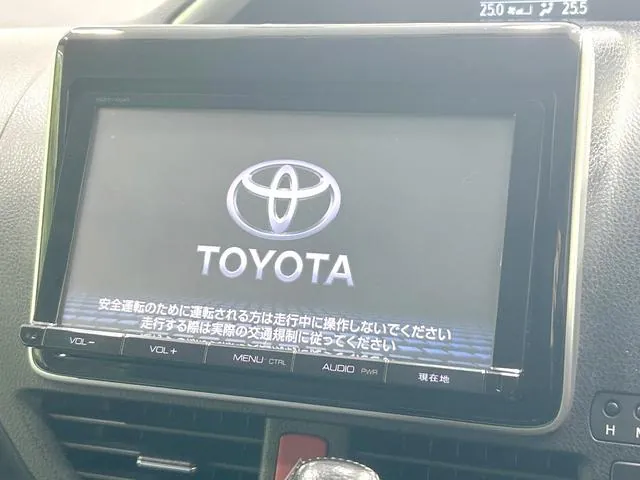Toyota Voxy 2015 photo 3