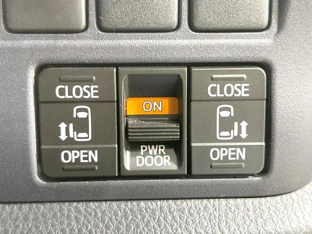 Toyota Voxy 2015 photo 5
