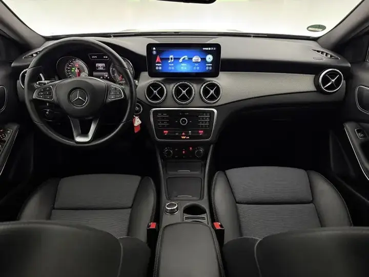 Mercedes-Benz Gla 2016 photo 2