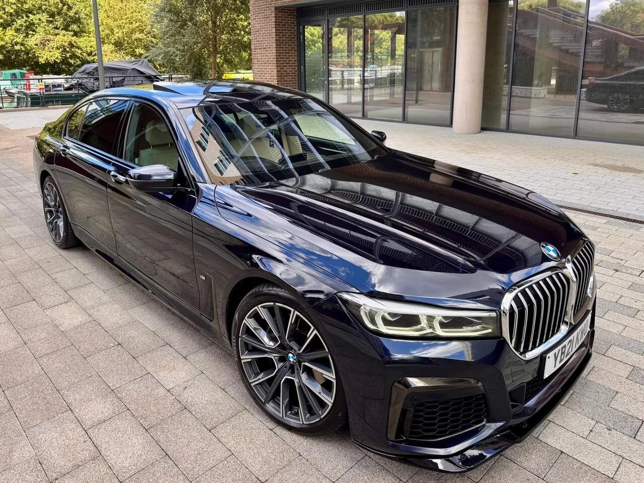 BMW 7 Series 2021 photo 2