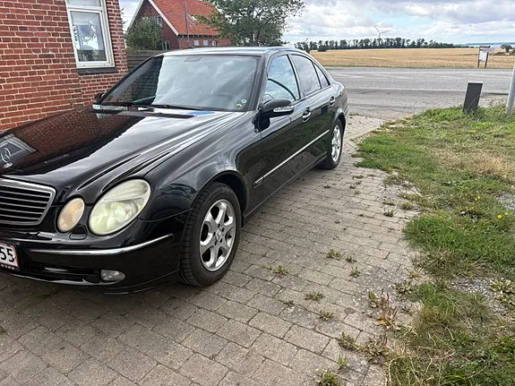 Mercedes-Benz E320 2003 photo 2