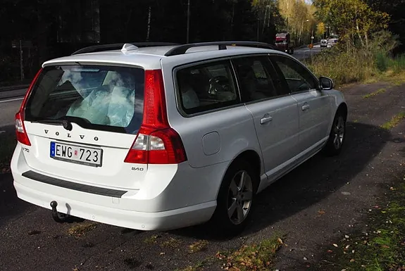 Volvo V70 2010 photo 2