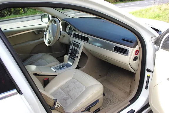 Volvo V70 2010 photo 3