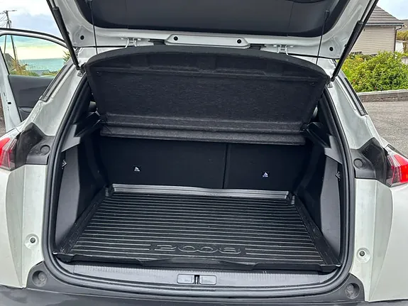 Peugeot E-2008 2023 photo 4