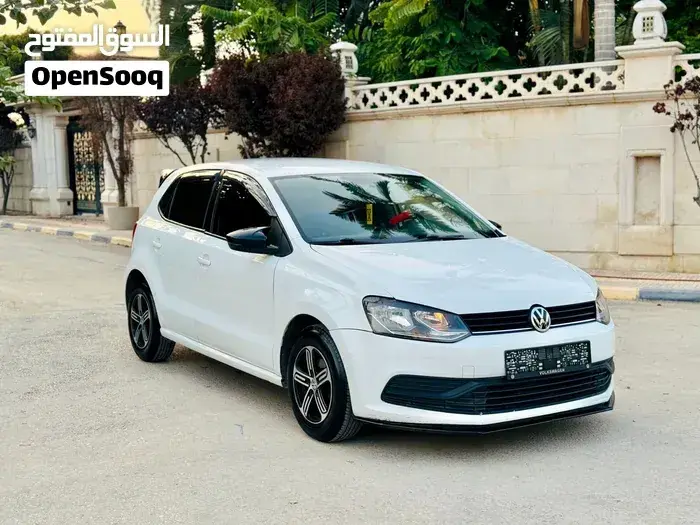 Volkswagen Polo 2015 photo 2