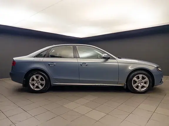 Audi A4 2011 photo 4