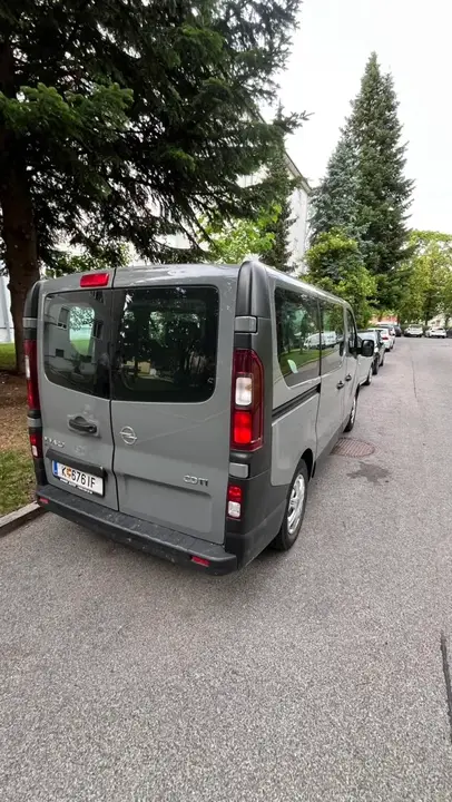 Opel Vivaro 2015 photo 2