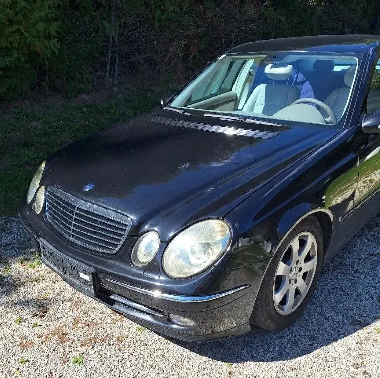 Mercedes-Benz E-Class 2005 photo 2