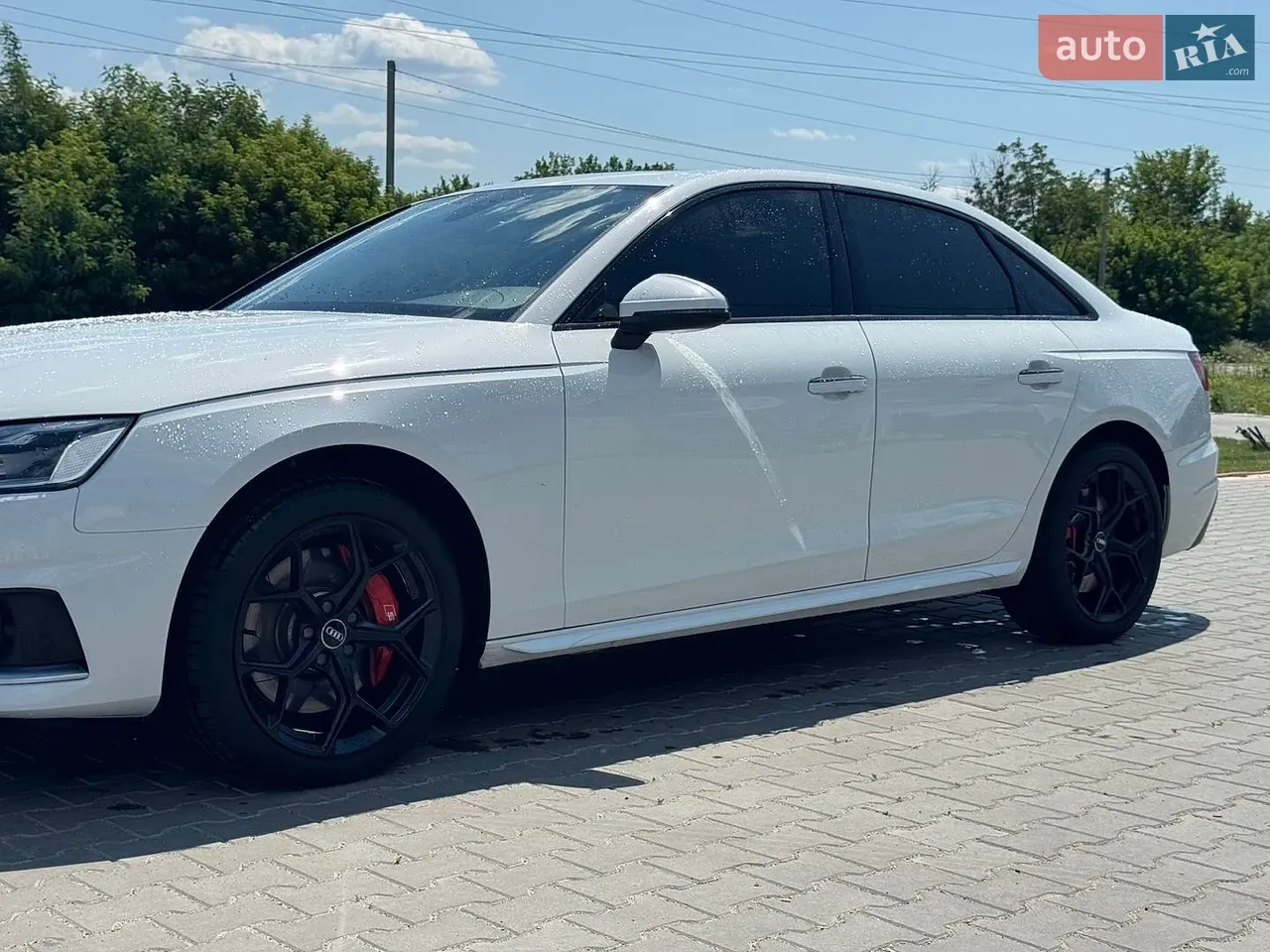 Audi A4 2020 photo 2