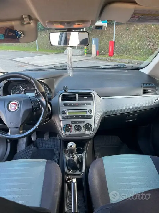 Fiat Grande Punto 2009 photo 3
