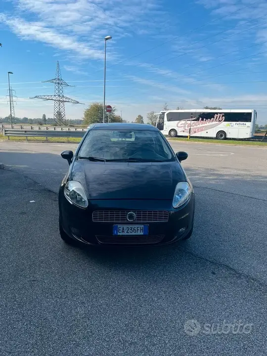 Fiat Grande Punto 2009 photo 2