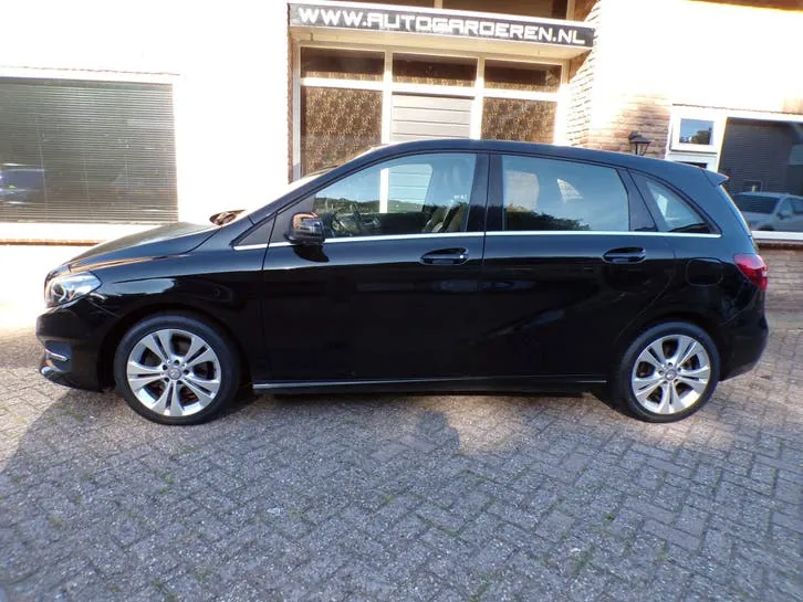 Mercedes-Benz B-Class 2015 photo 2