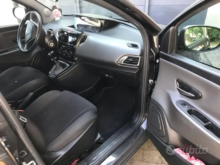 Lancia Ypsilon 2016 photo 4