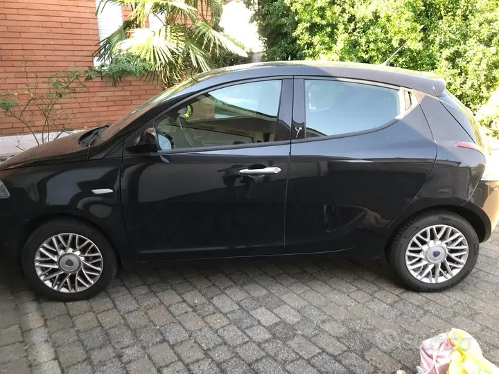 Lancia Ypsilon 2016 photo 2