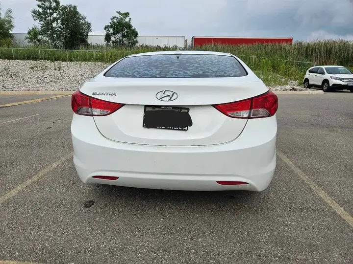 Hyundai Elantra 2013 photo 3