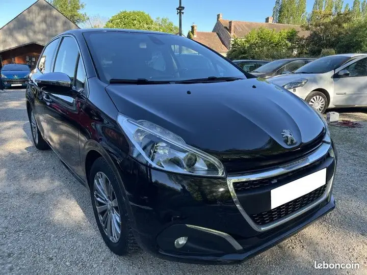 Peugeot 208 2019 photo 2