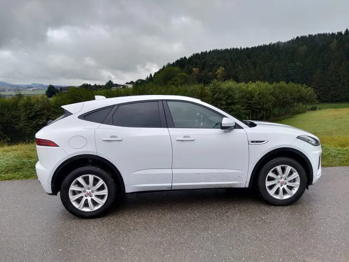 Jaguar E-Pace 2019 photo 2