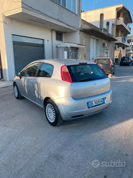 Fiat Grande Punto 2006 photo 3