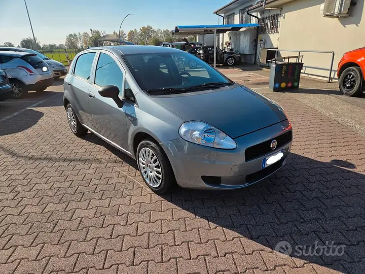 Fiat Grande Punto 2011 photo 3