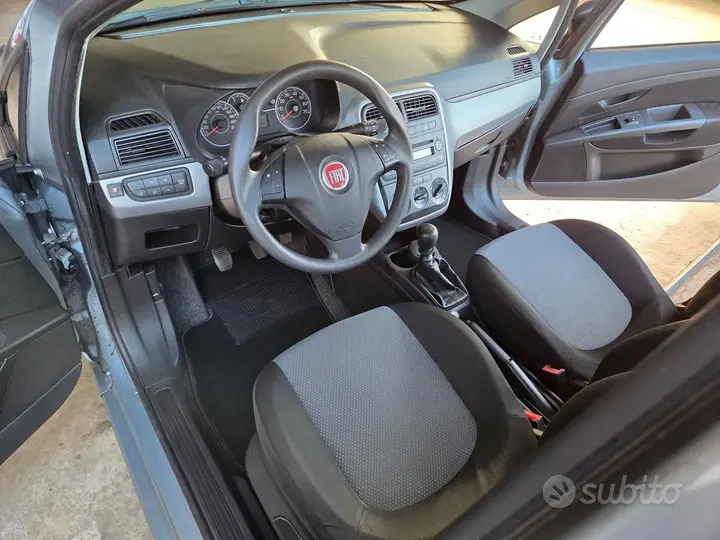 Fiat Grande Punto 2011 photo 5