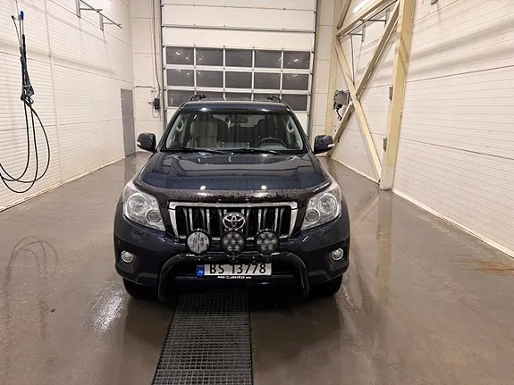 Toyota Land Cruiser 2010 photo 2