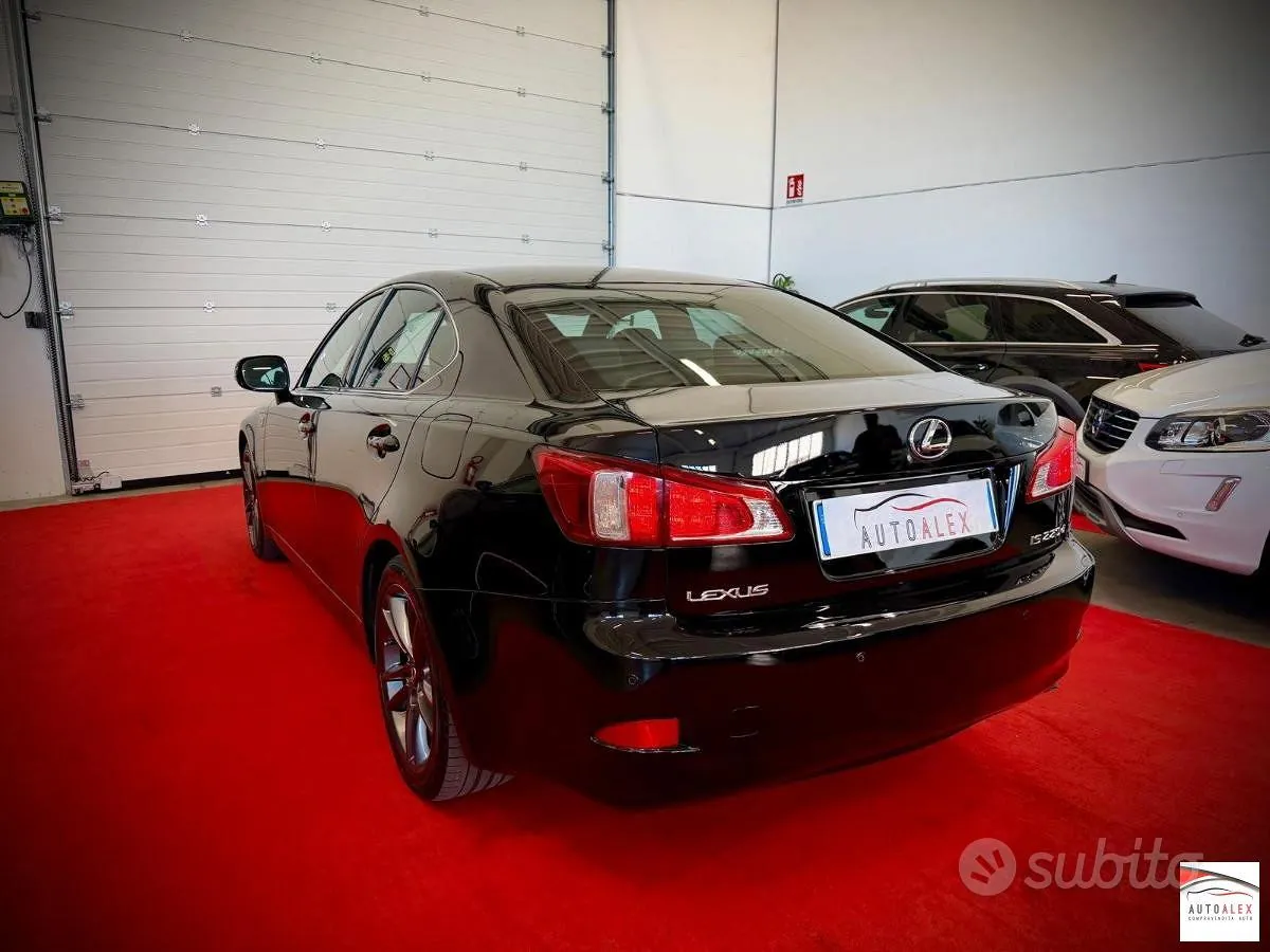 Lexus Is 2011 photo 4