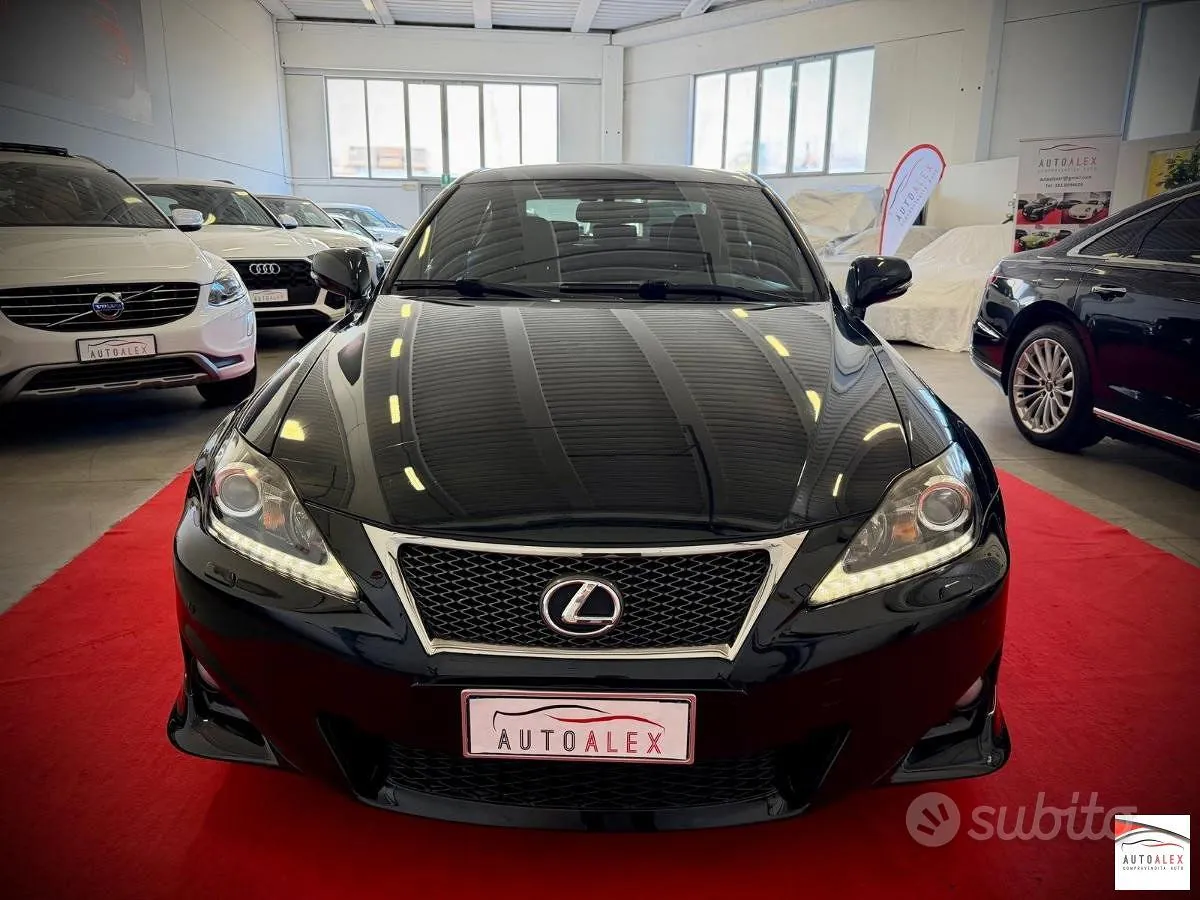 Lexus Is 2011 photo 2