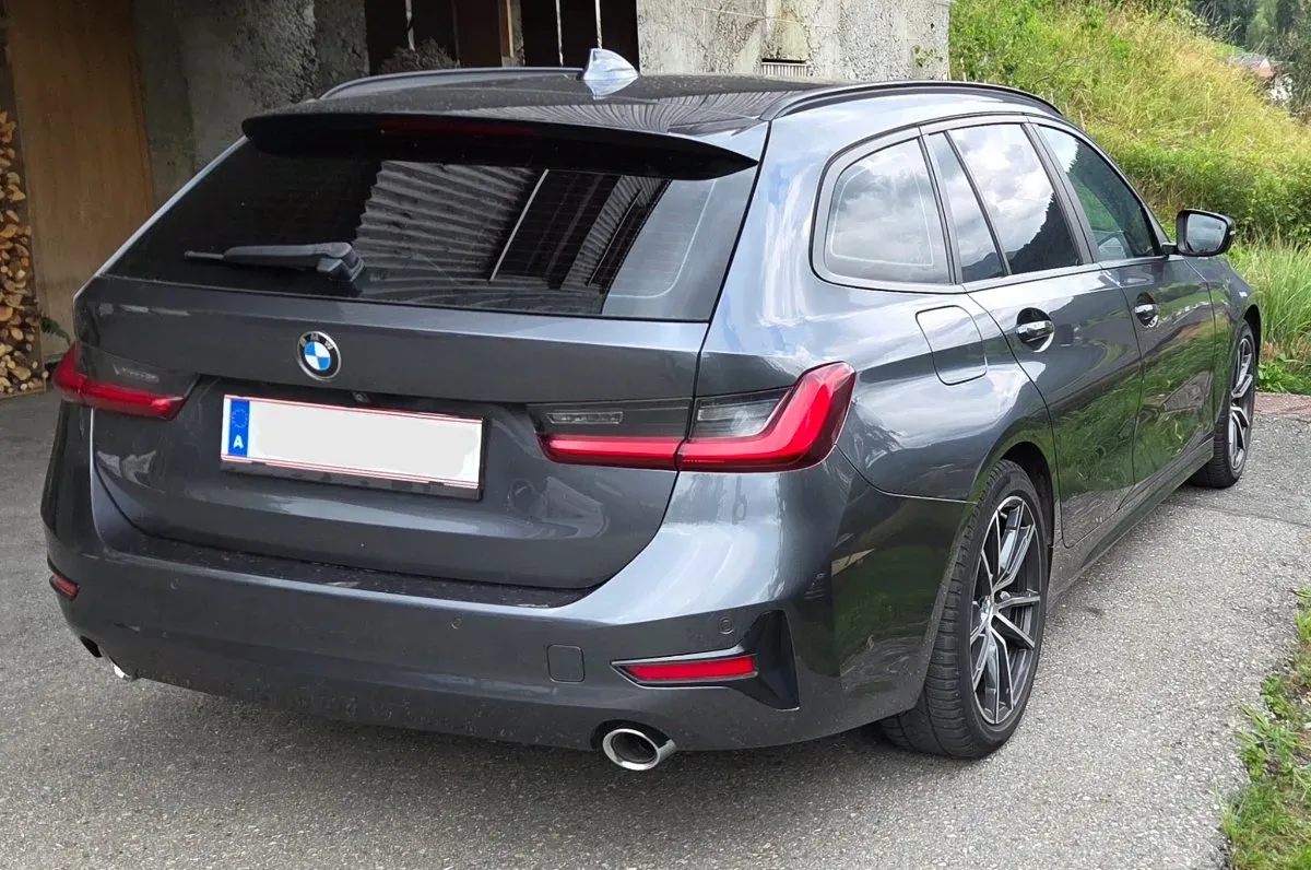 BMW 3 Series 2020 photo 3