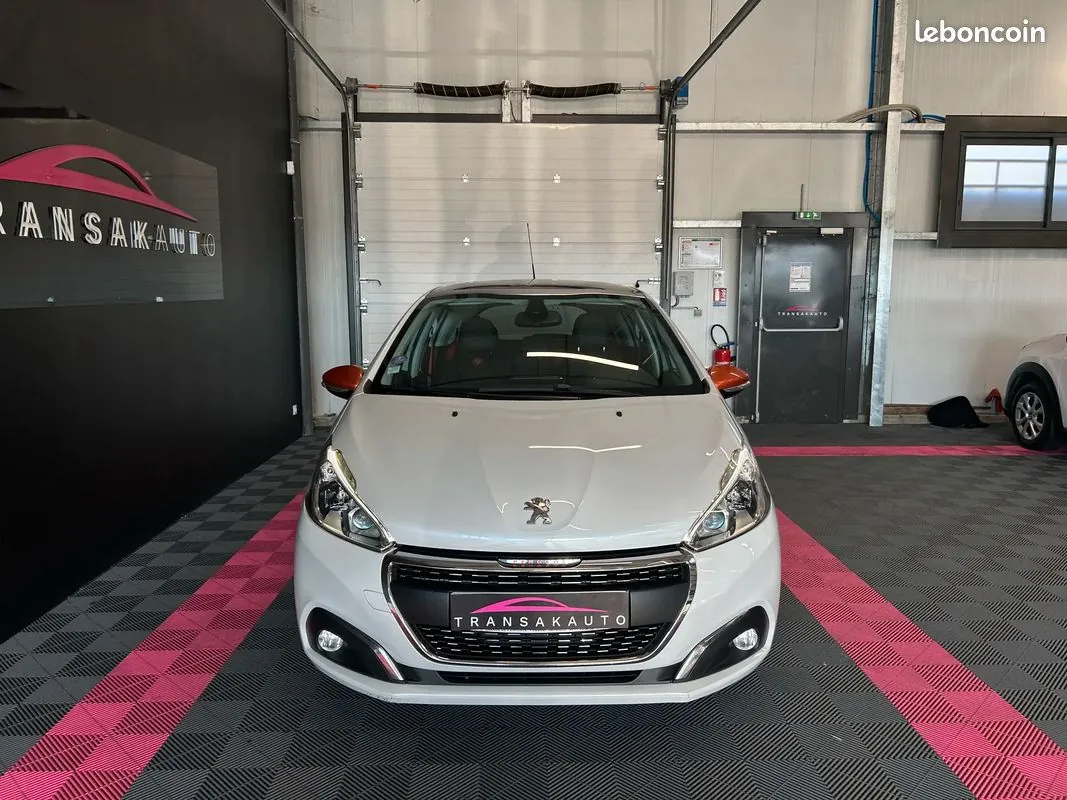 Peugeot 208 2016 photo 2