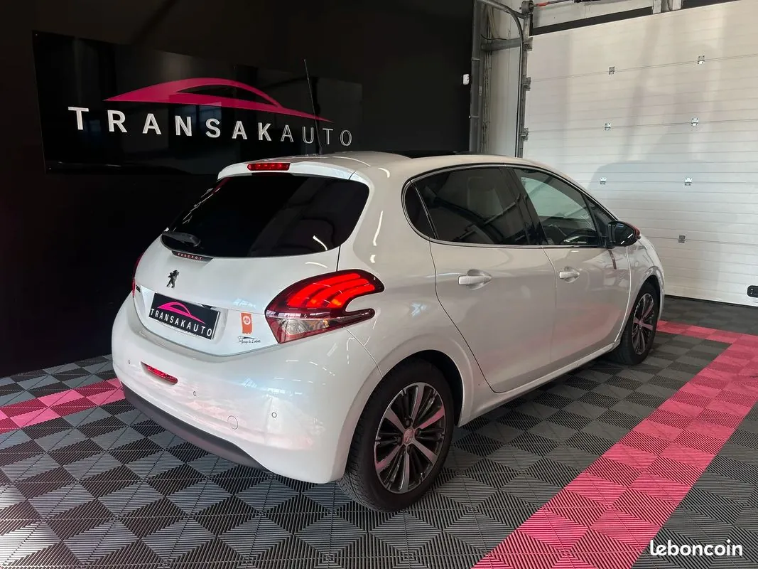 Peugeot 208 2016 photo 5