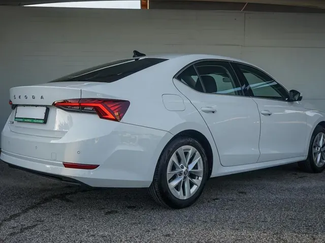 Skoda Octavia 2024 photo 4